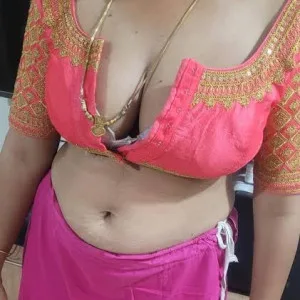South Indian bhabhi in pink blouse showing ample cleavage