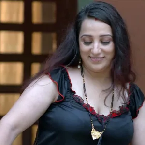 Lustrous Bhabhi Smiling in Black Top