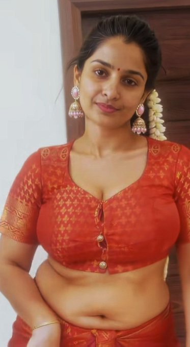 Stunning South Indian bhabhi in vibrant red blouse