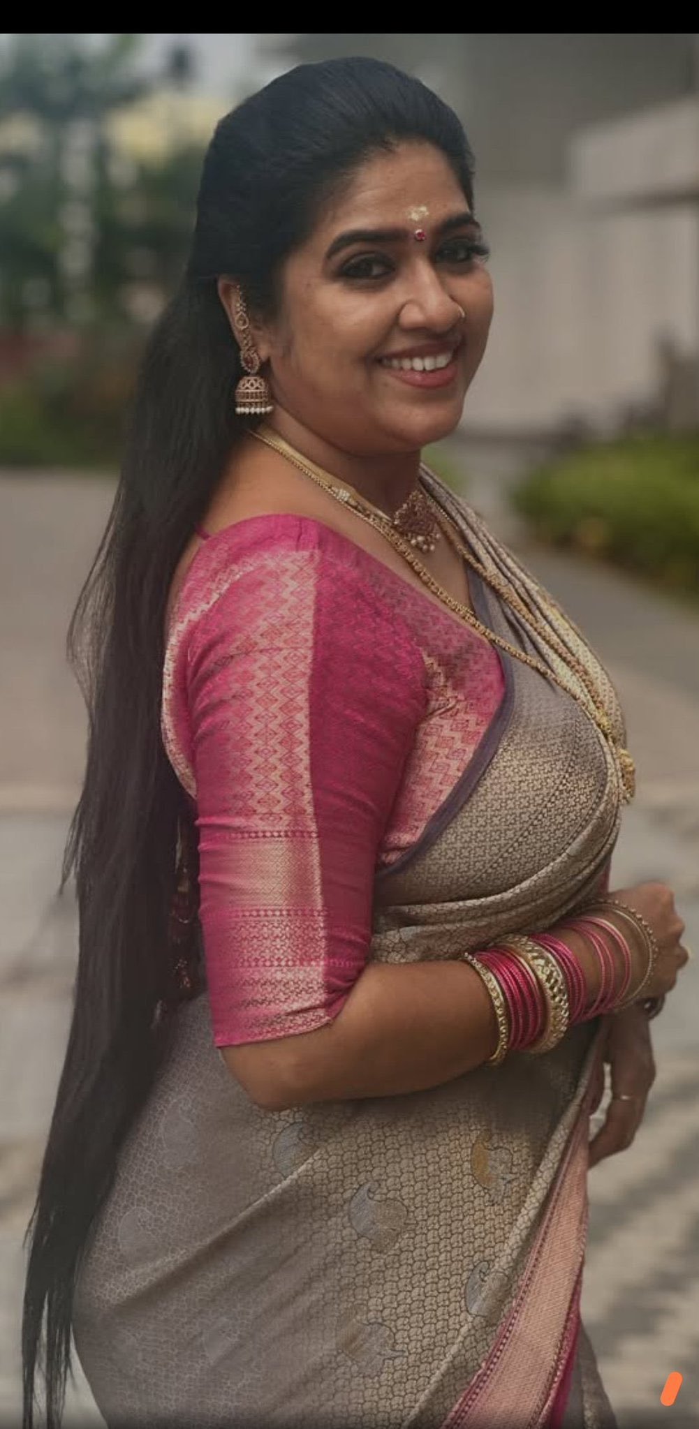 Curvy bhabhi in pink and gold saree with traditional jewelry