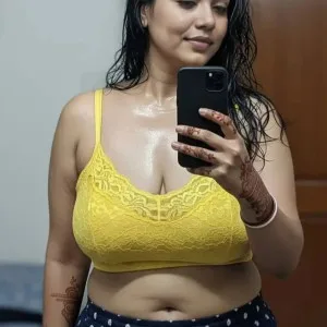 Seductive Indian Bhabhi Captures Selfie in Yellow Bra