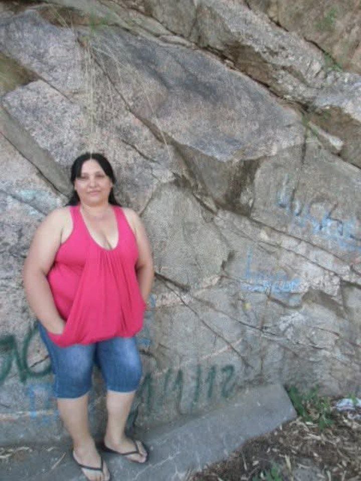 Curvy bhabhi in red top and denim shorts outside near rocks